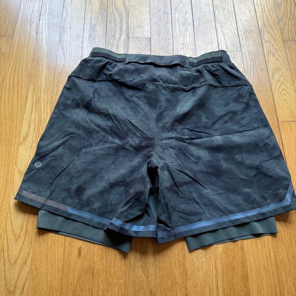 Lululemon Men Size M Black Tidal Dye Surge 6" Bold Lines Athletic Running Shorts - Picture 14 of 15